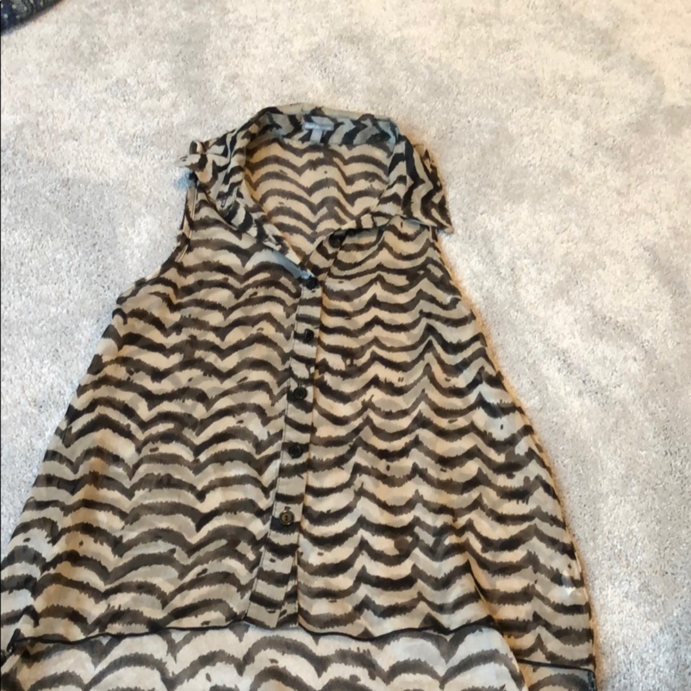 Sleeveless shirt